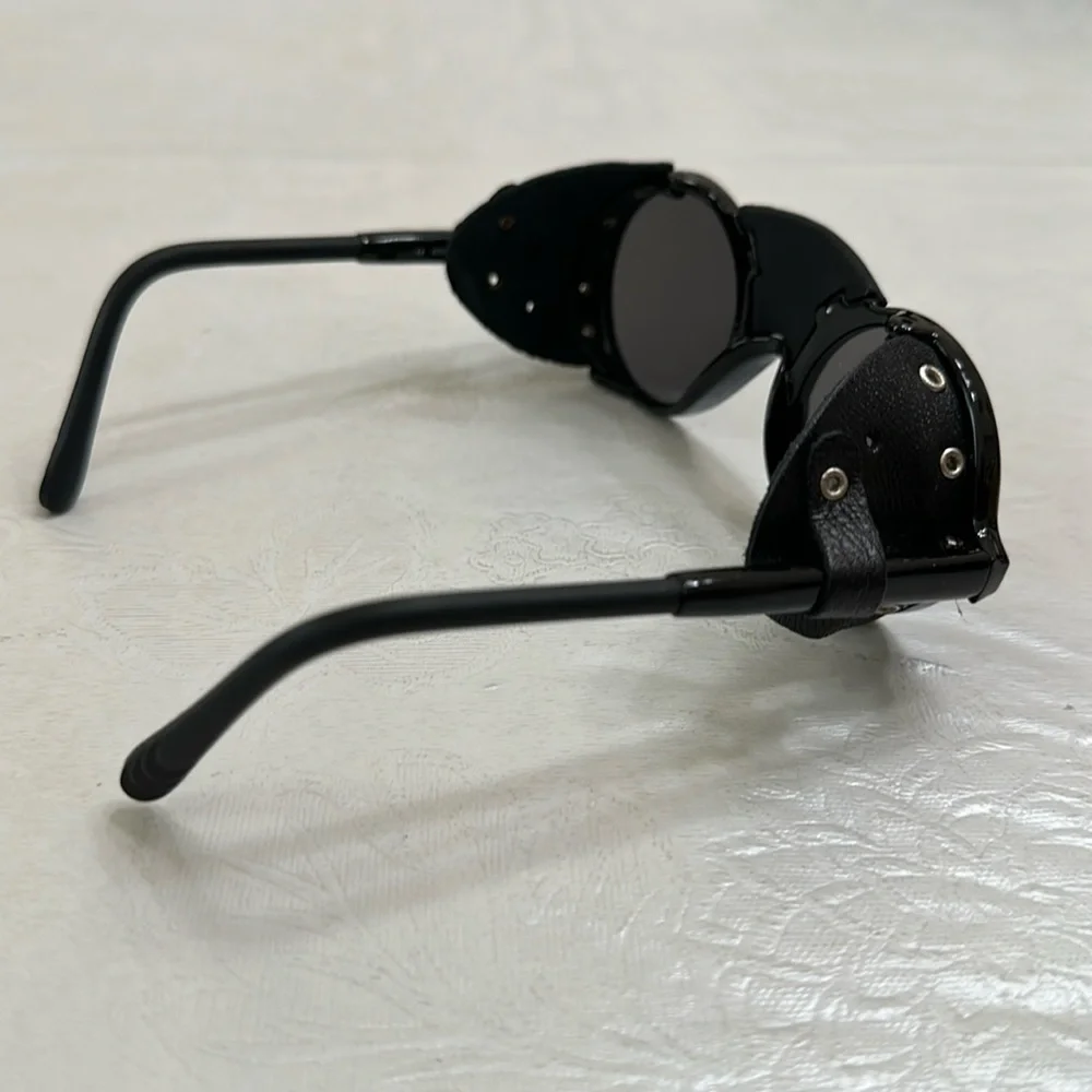 Carrera Sunglasses - ROUND w/ Side Cover - Black